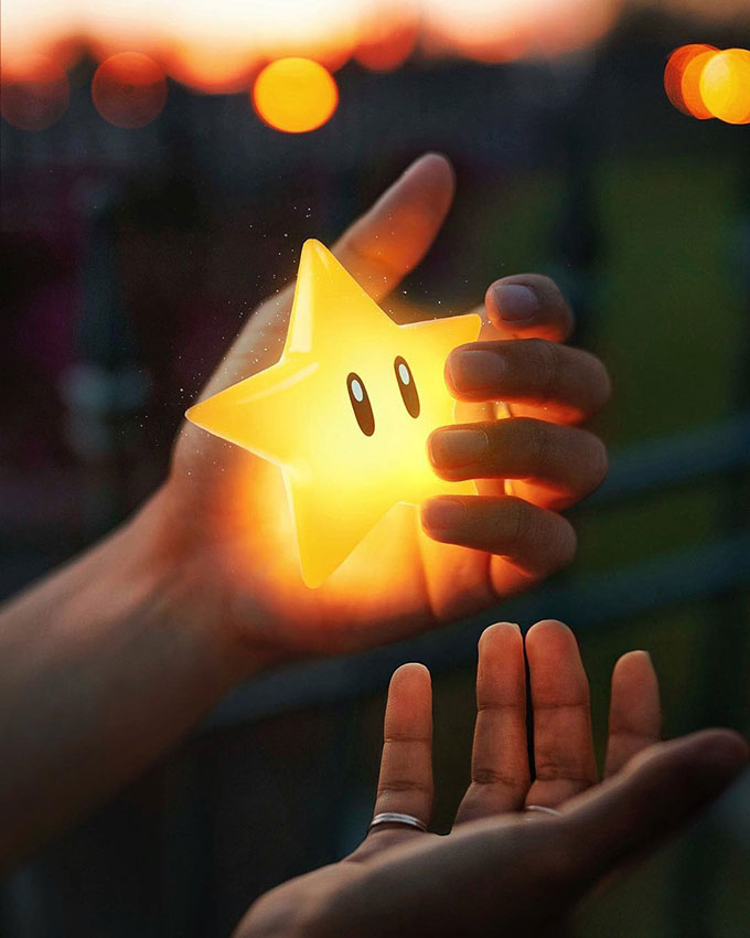 Super Mario star 3d on hands